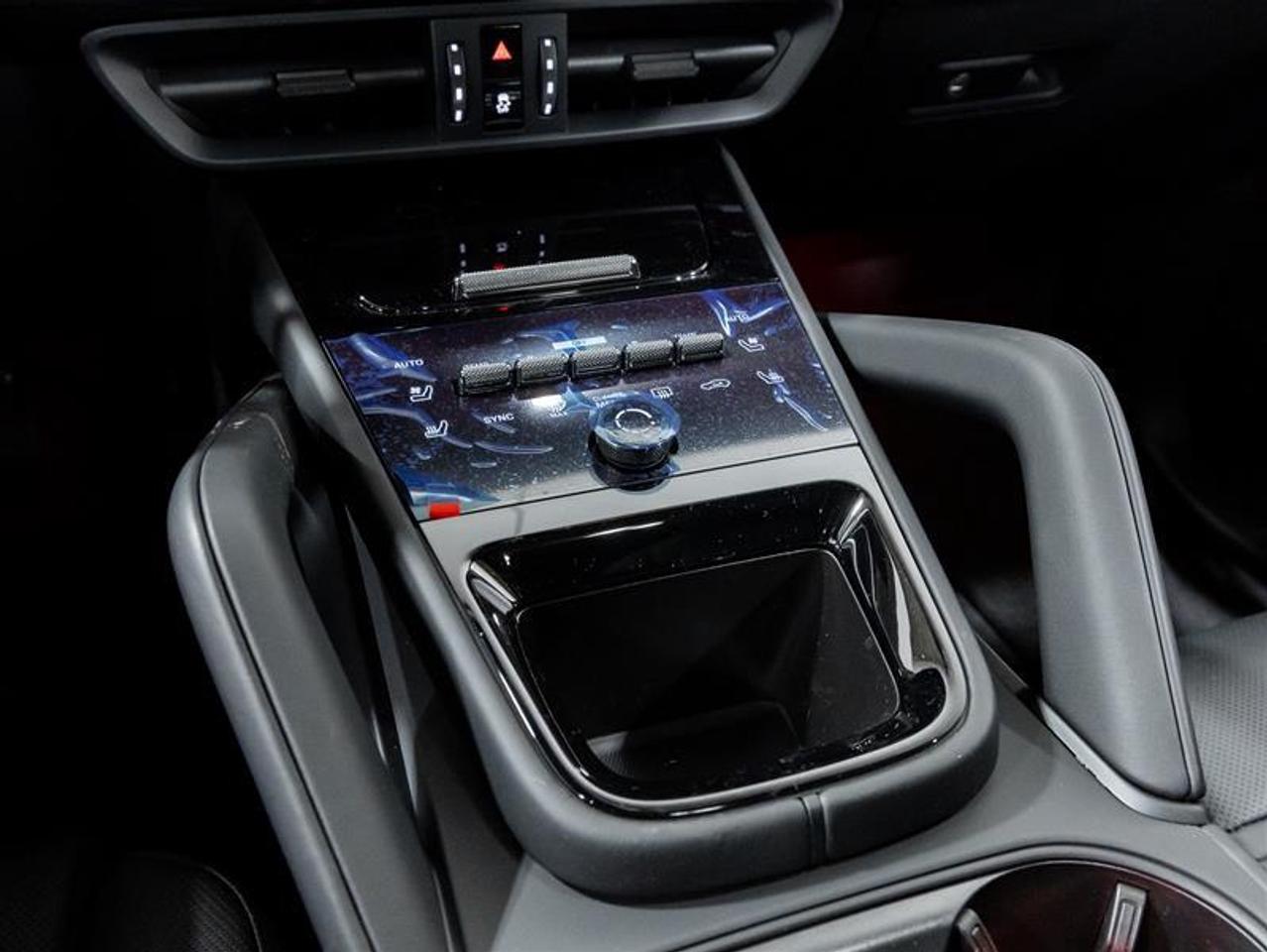 2025 Porsche Cayenne  Photo