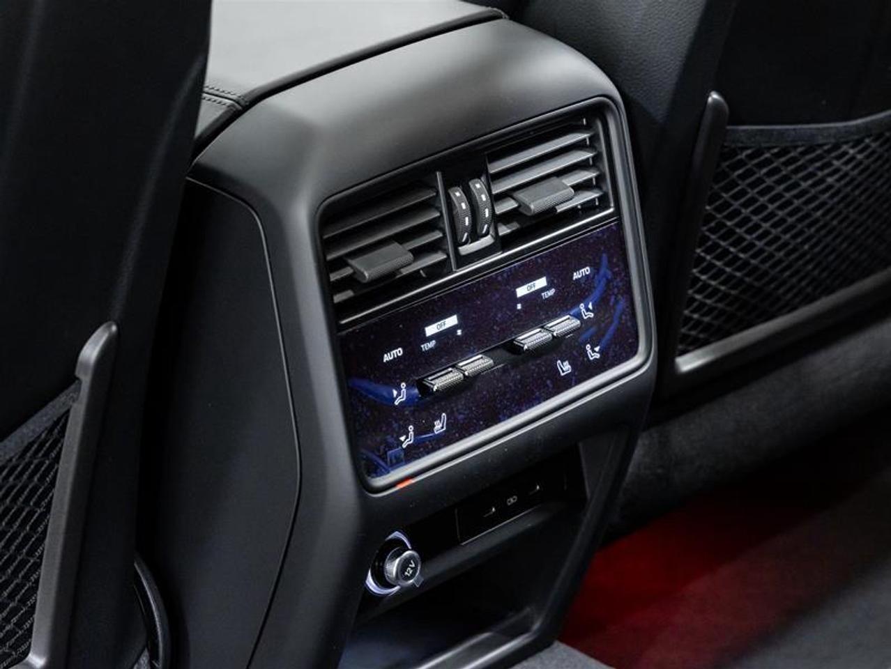 2025 Porsche Cayenne  Photo