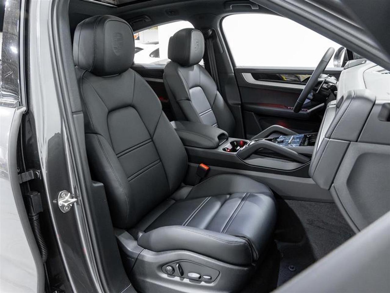 2025 Porsche Cayenne  Photo
