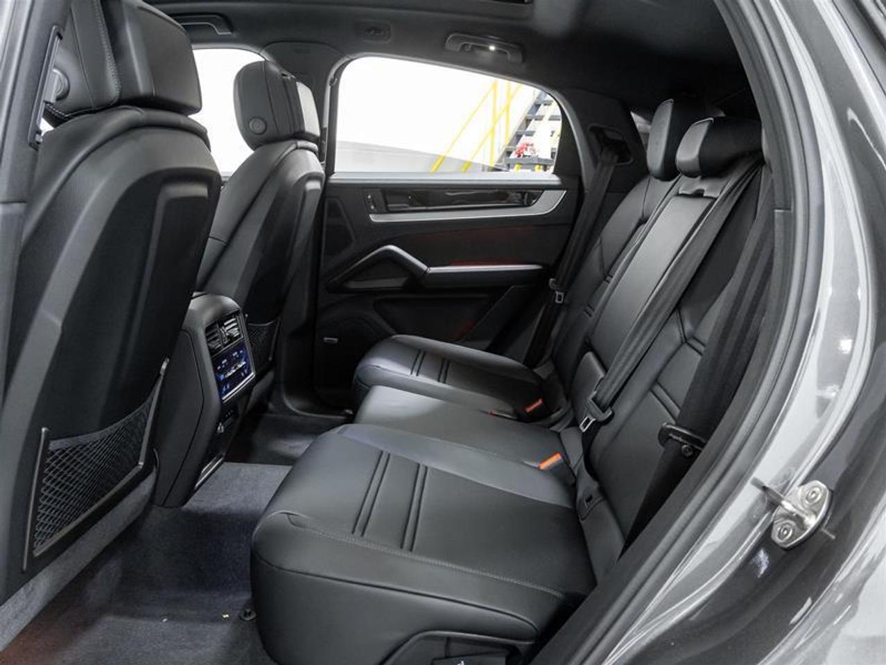 2025 Porsche Cayenne  Photo