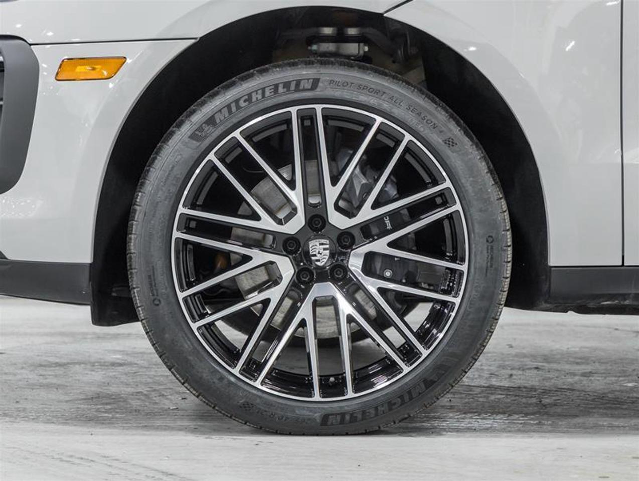 2026 Porsche Macan  Photo