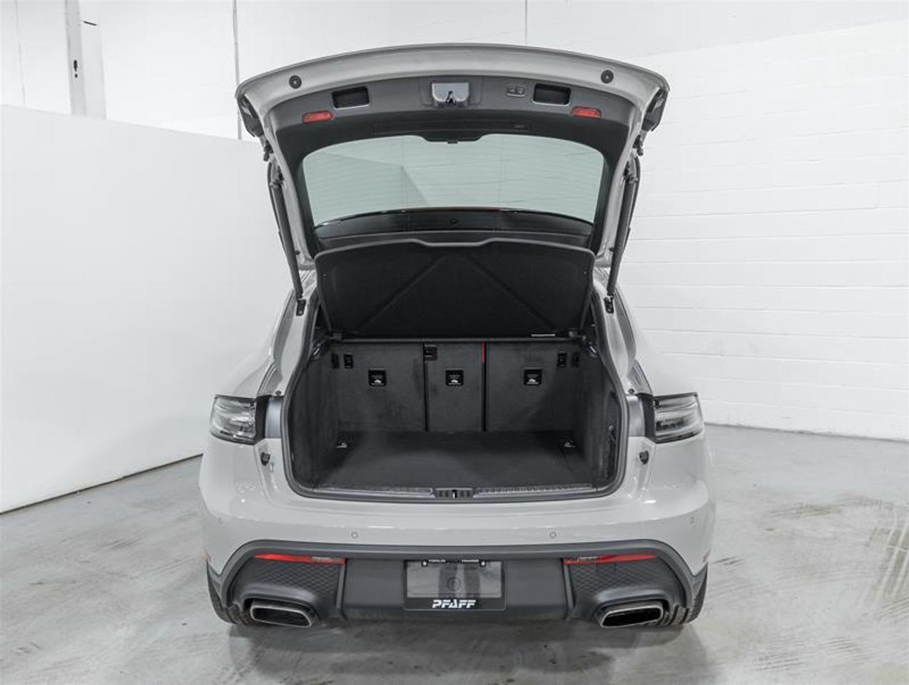 2026 Porsche Macan  Photo