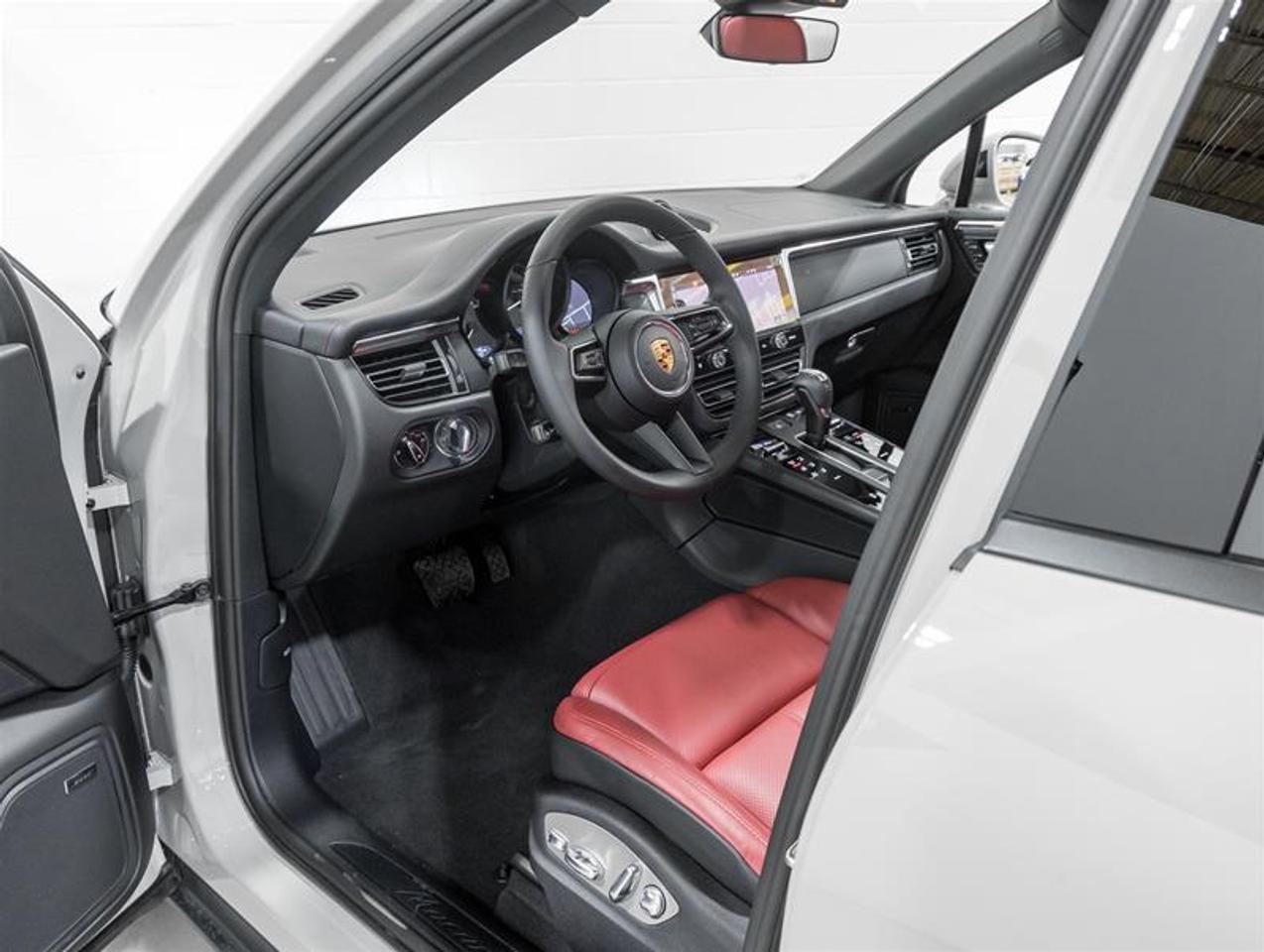 2026 Porsche Macan  Photo