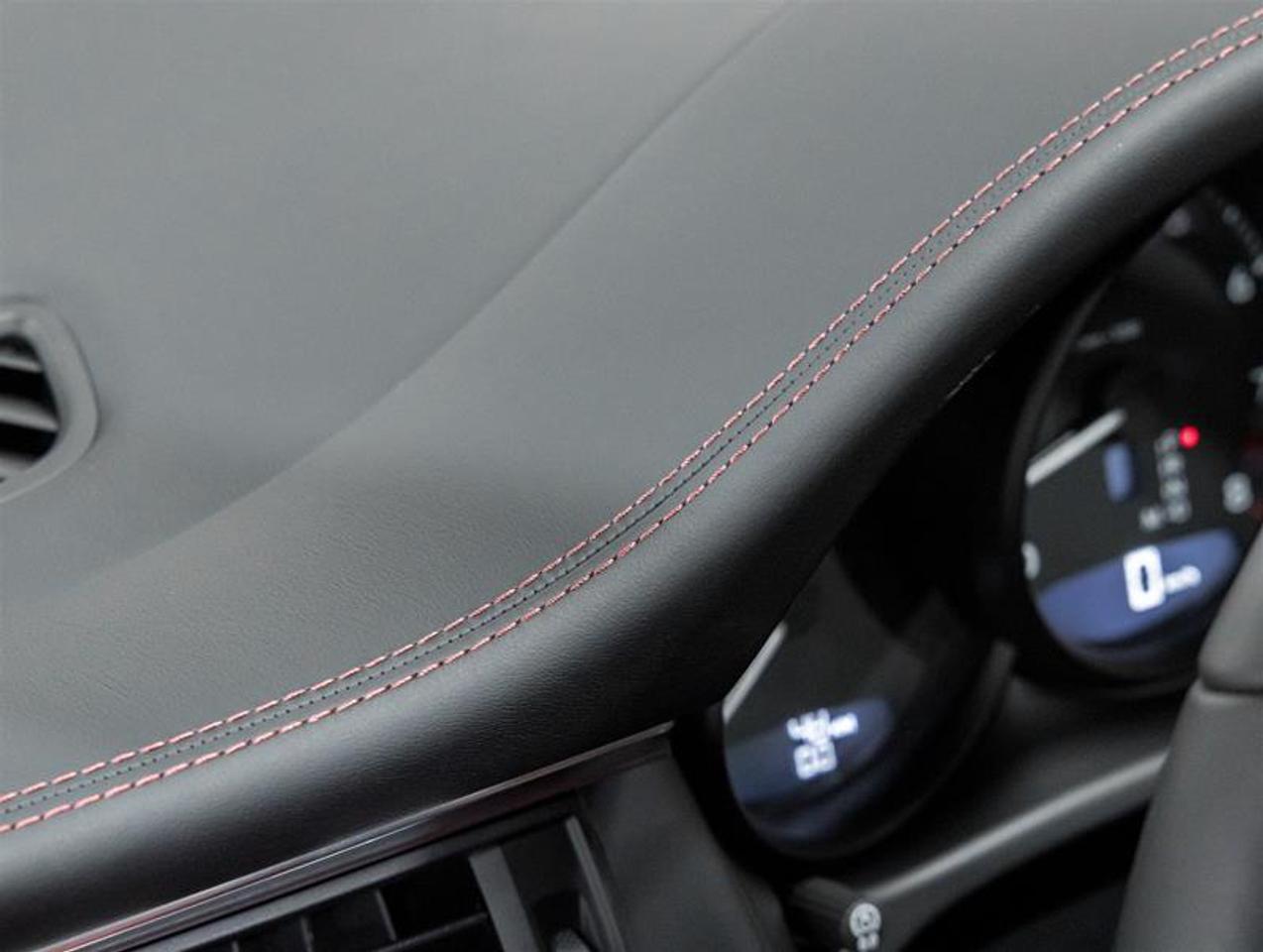 2026 Porsche Macan  Photo