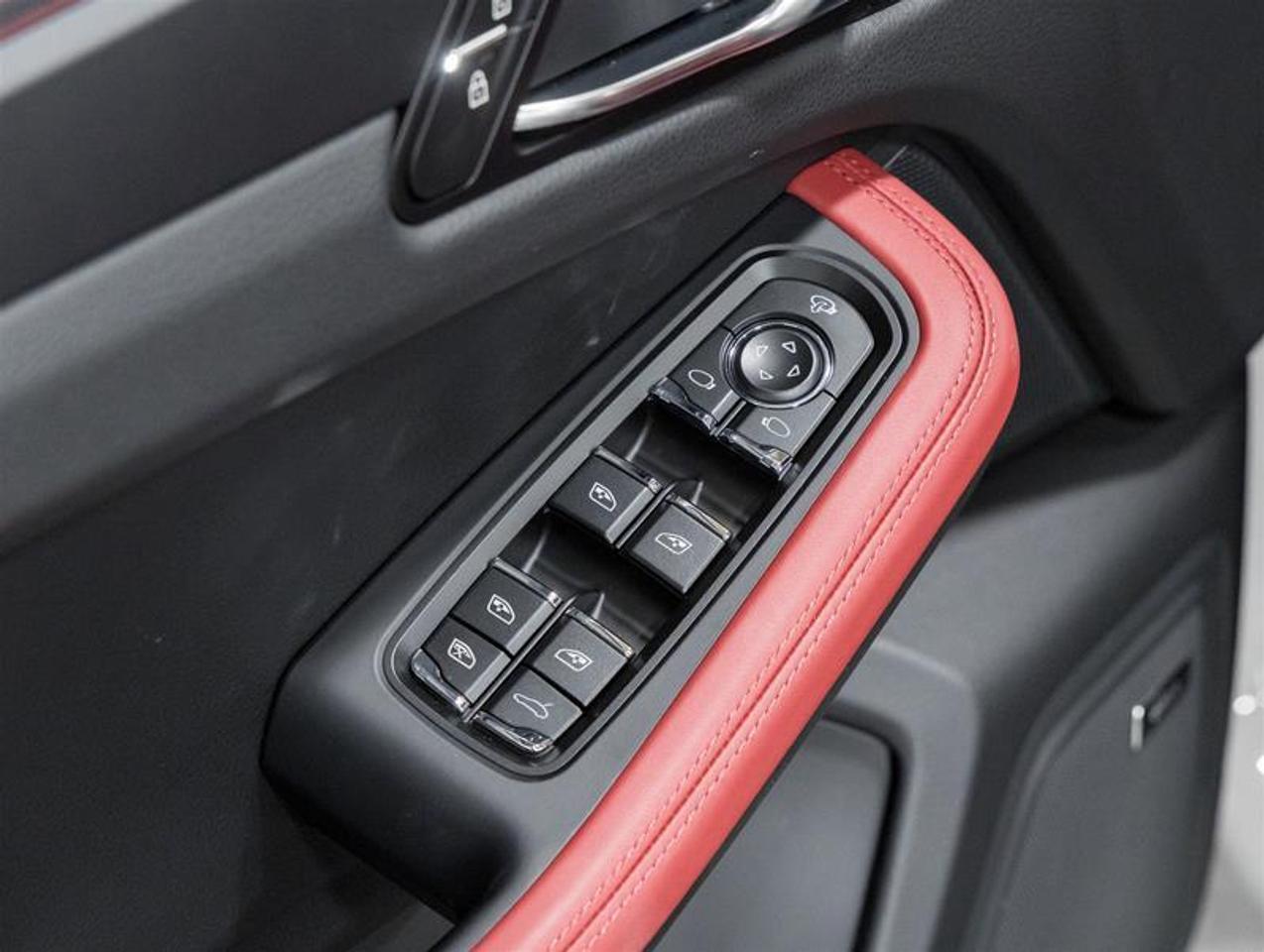 2026 Porsche Macan  Photo