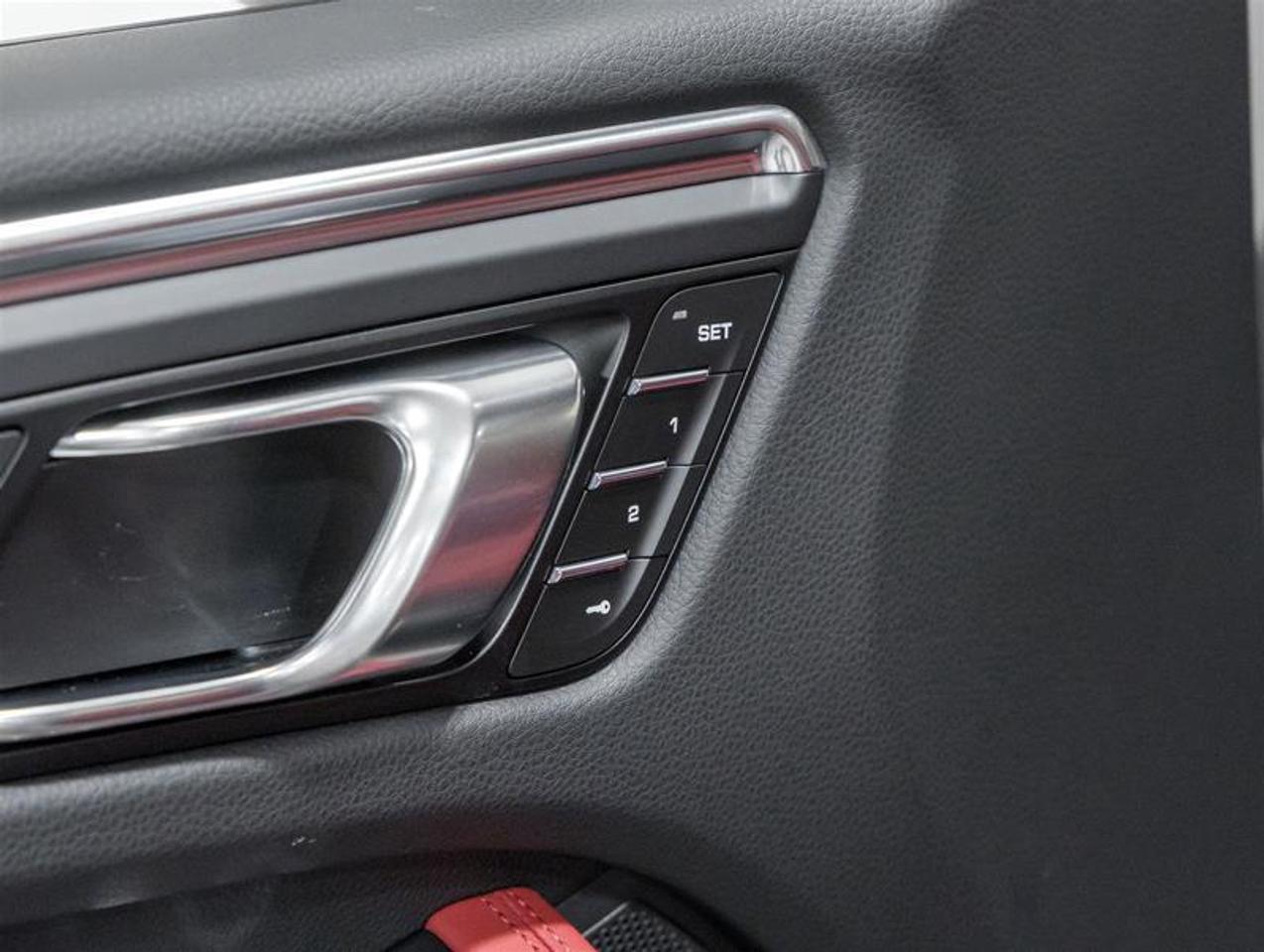 2026 Porsche Macan  Photo