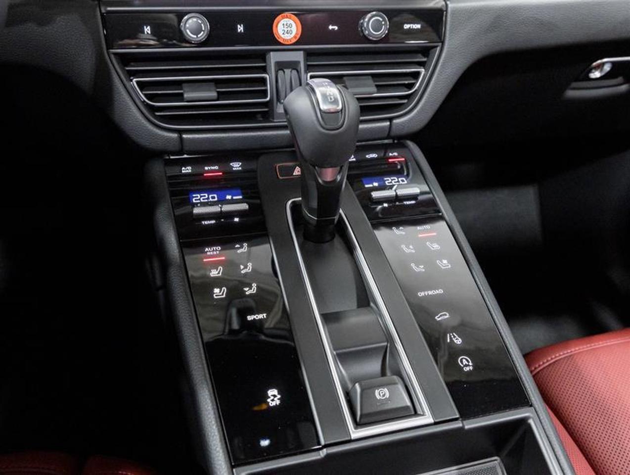 2026 Porsche Macan  Photo