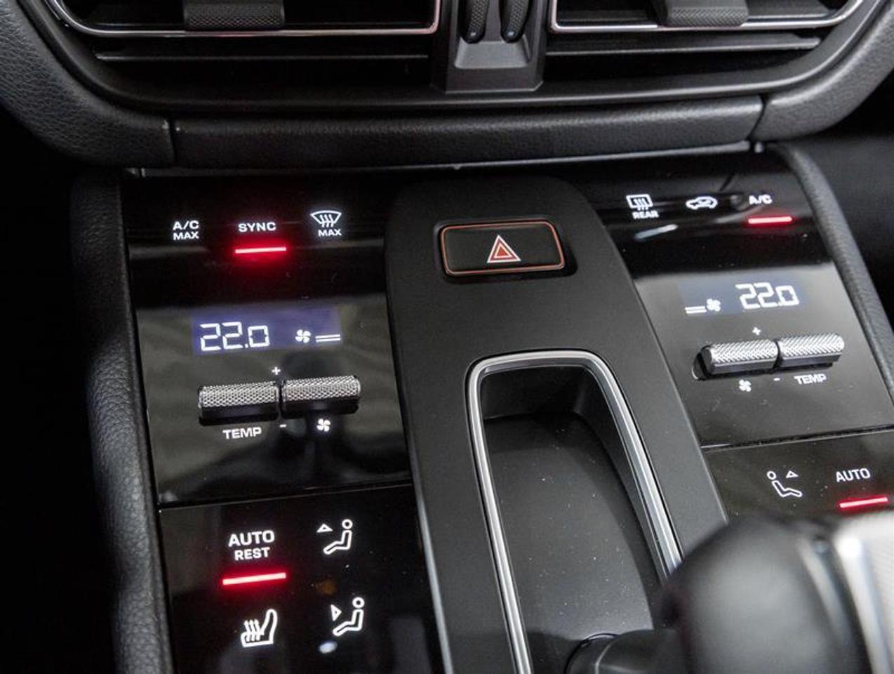 2026 Porsche Macan  Photo