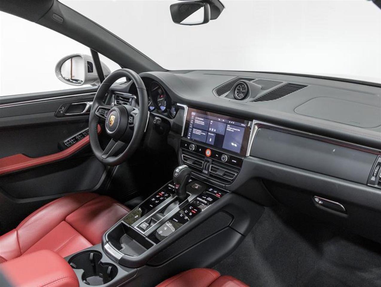 2026 Porsche Macan  Photo