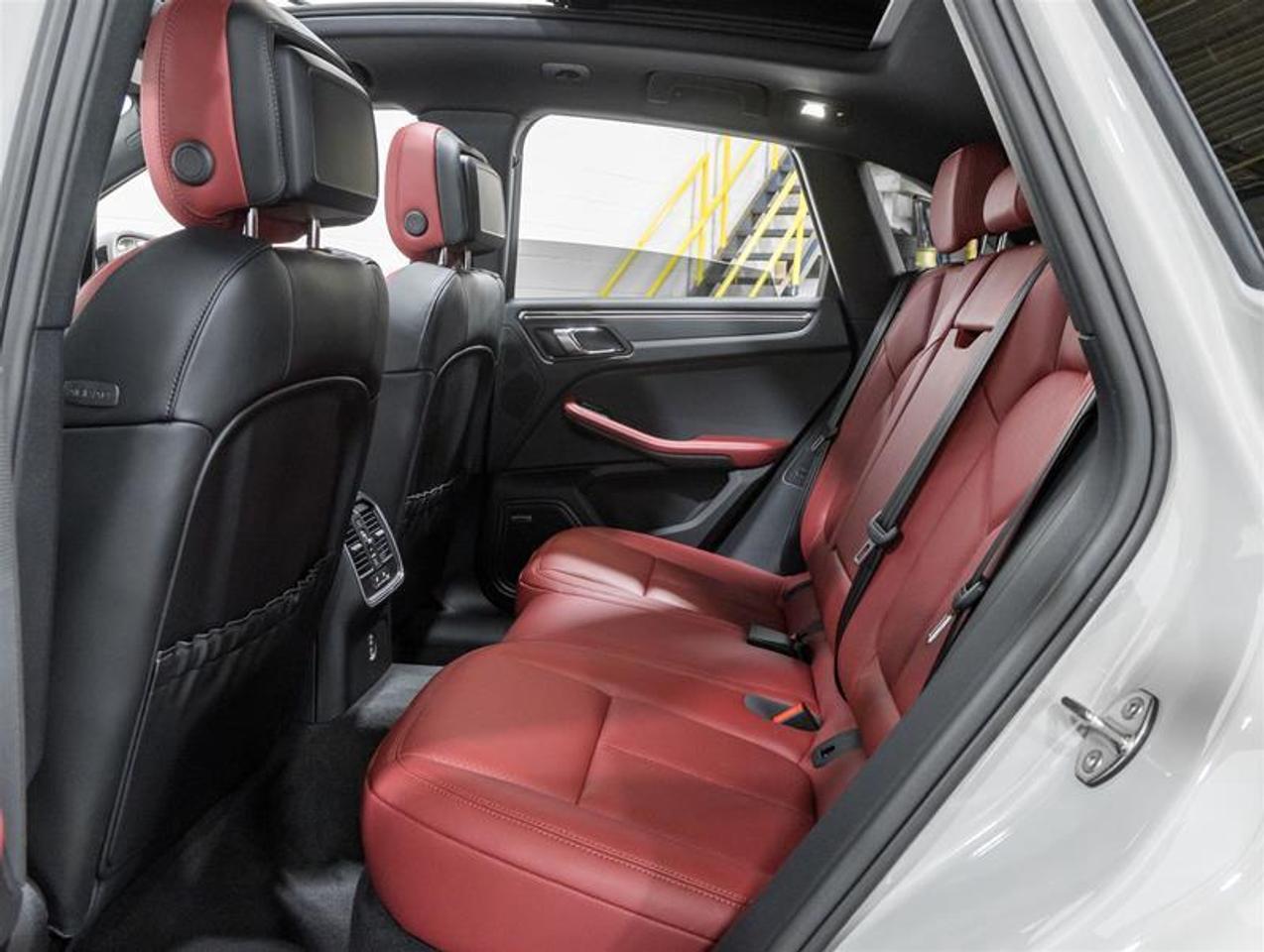 2026 Porsche Macan  Photo