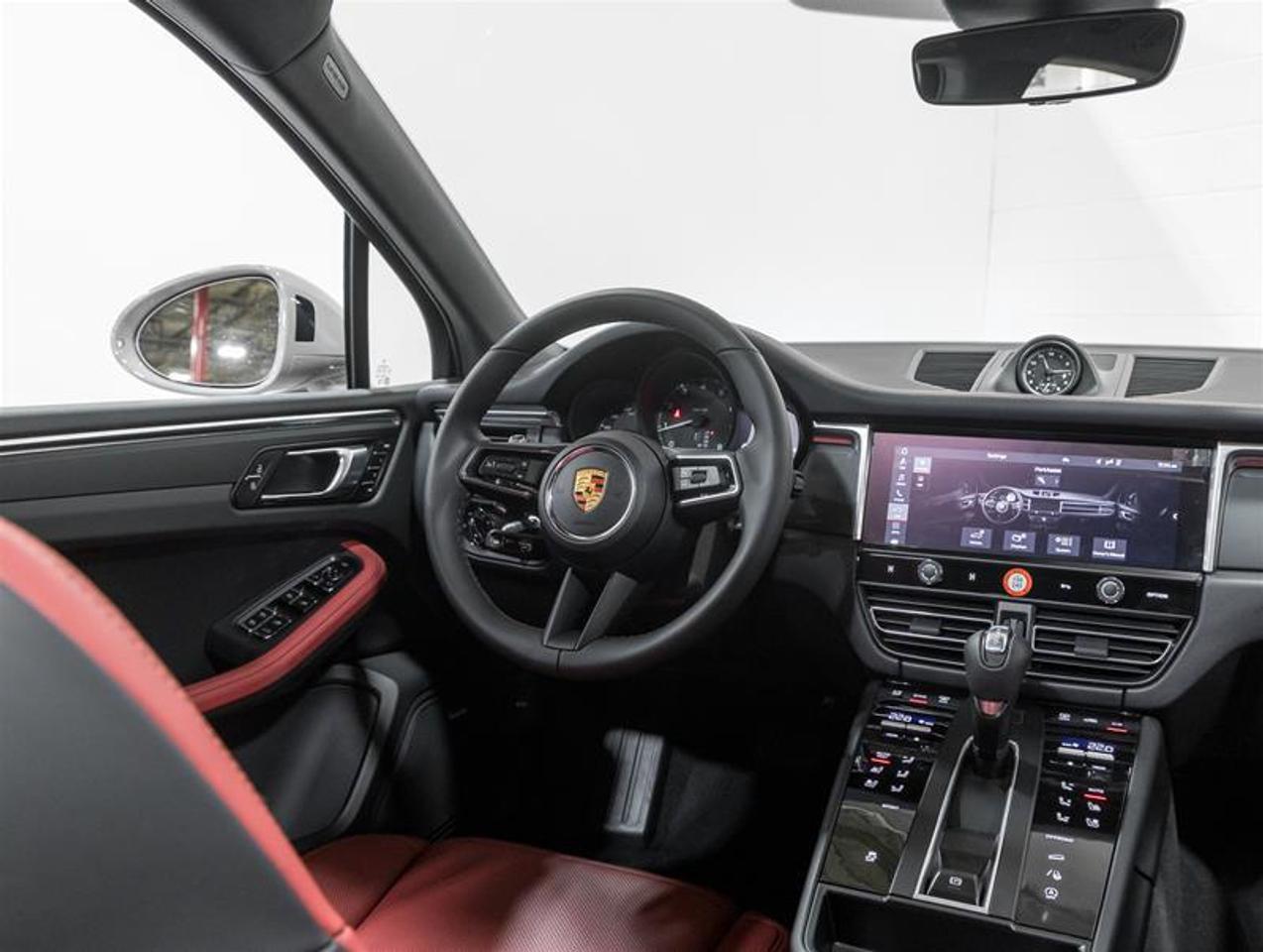 2026 Porsche Macan  Photo