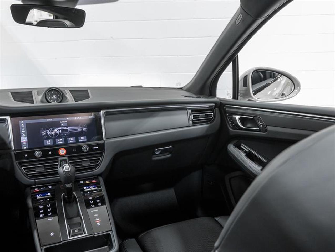 2026 Porsche Macan  Photo