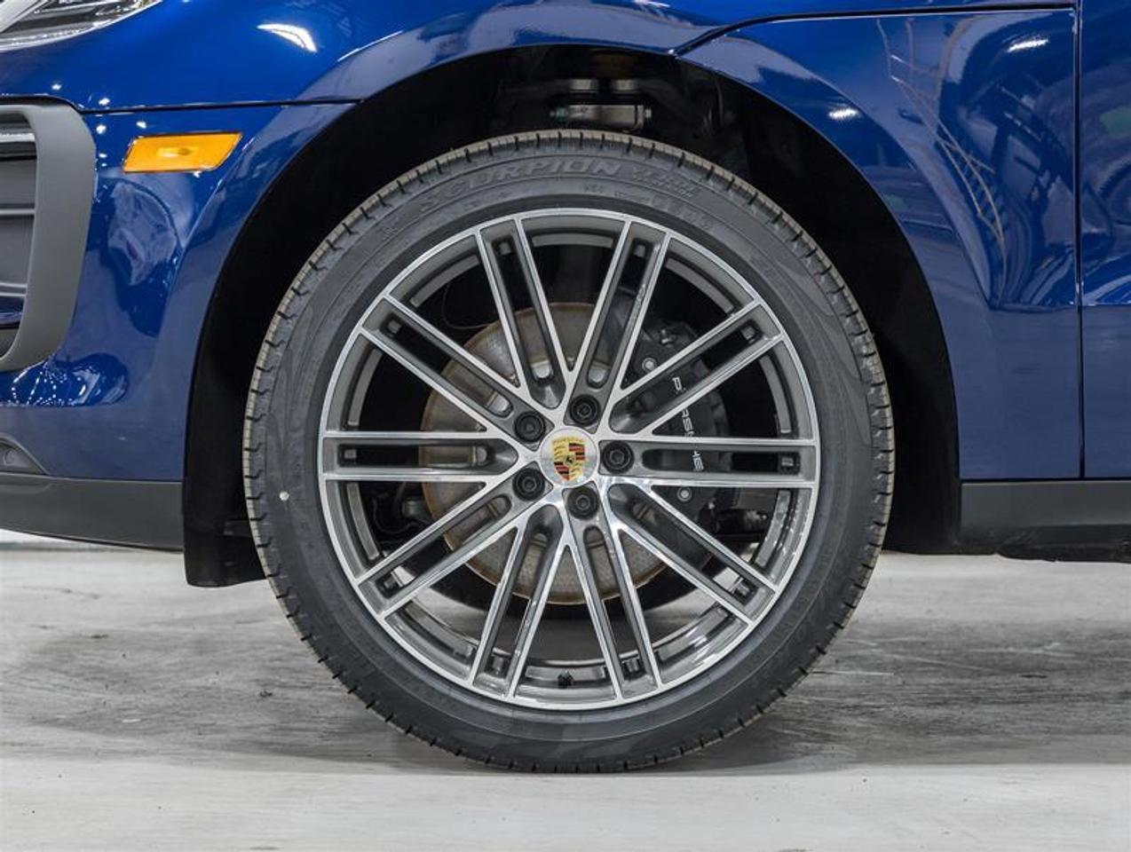 2026 Porsche Macan  Photo4