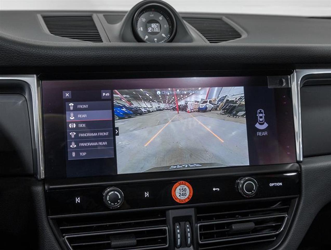 2026 Porsche Macan  Photo