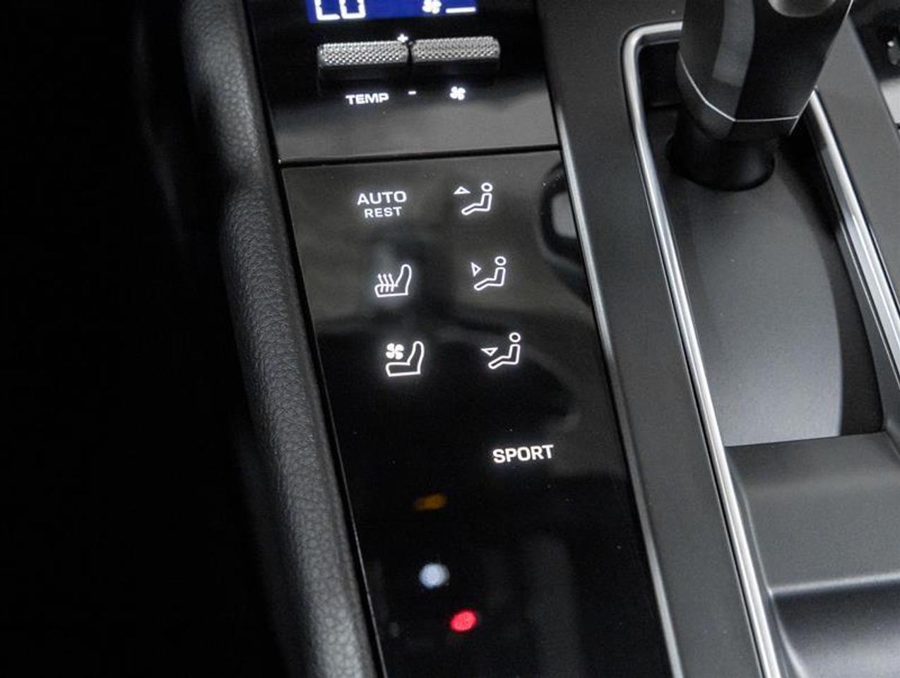 2026 Porsche Macan  Photo