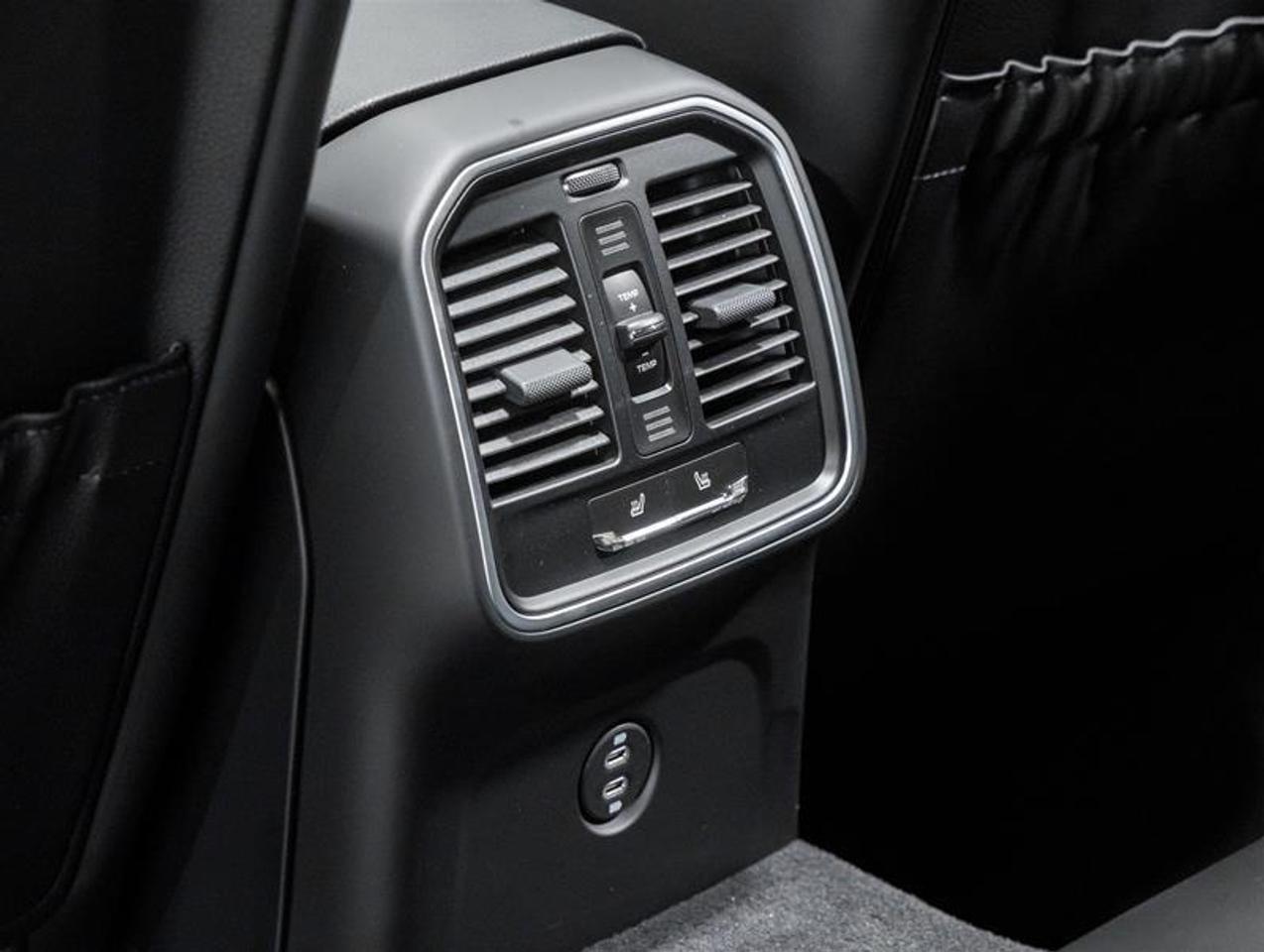 2026 Porsche Macan  Photo