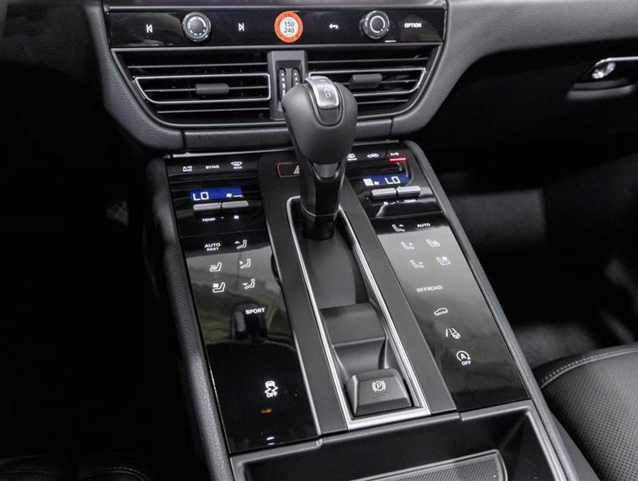 2026 Porsche Macan  Photo