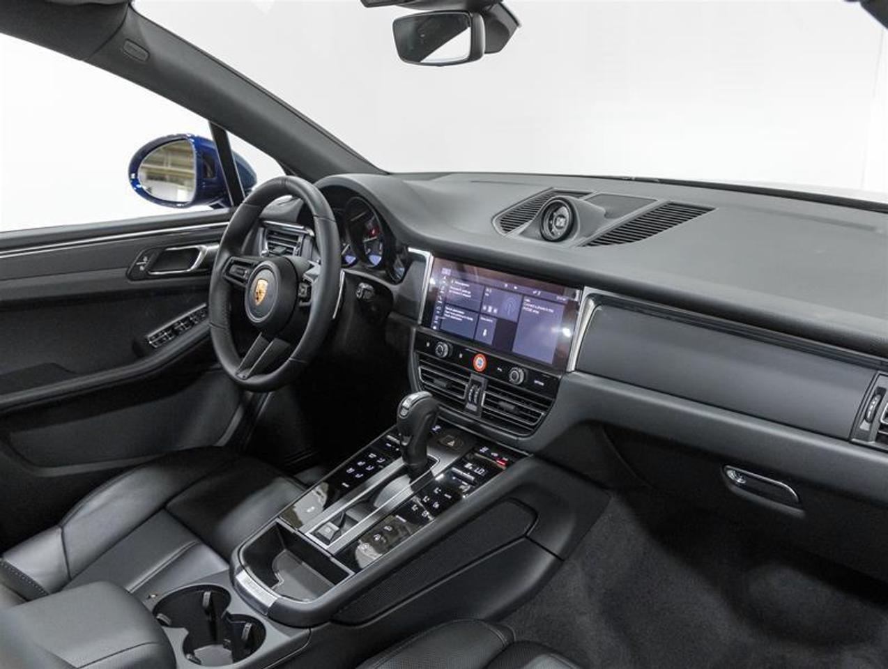2026 Porsche Macan  Photo