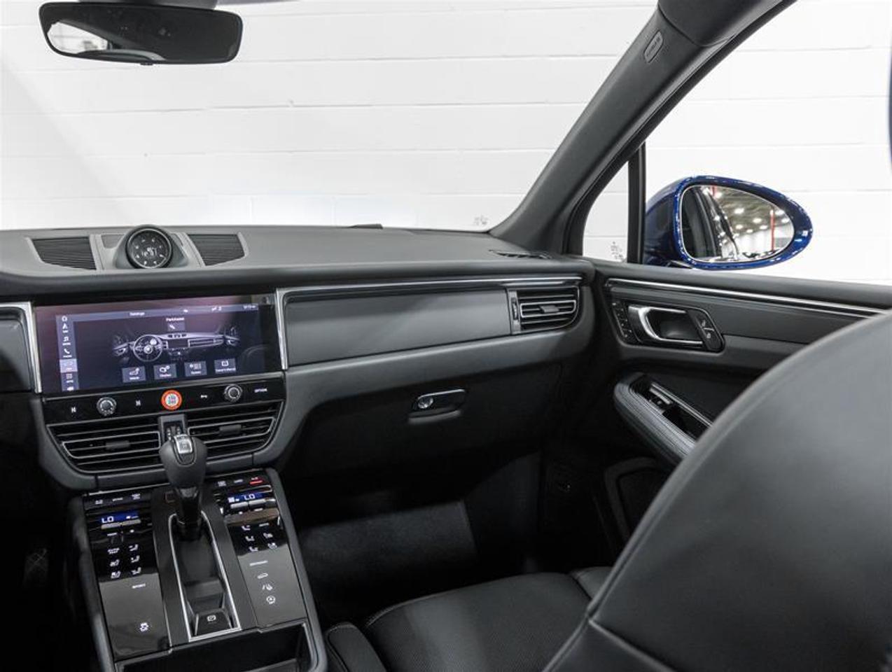 2026 Porsche Macan  Photo