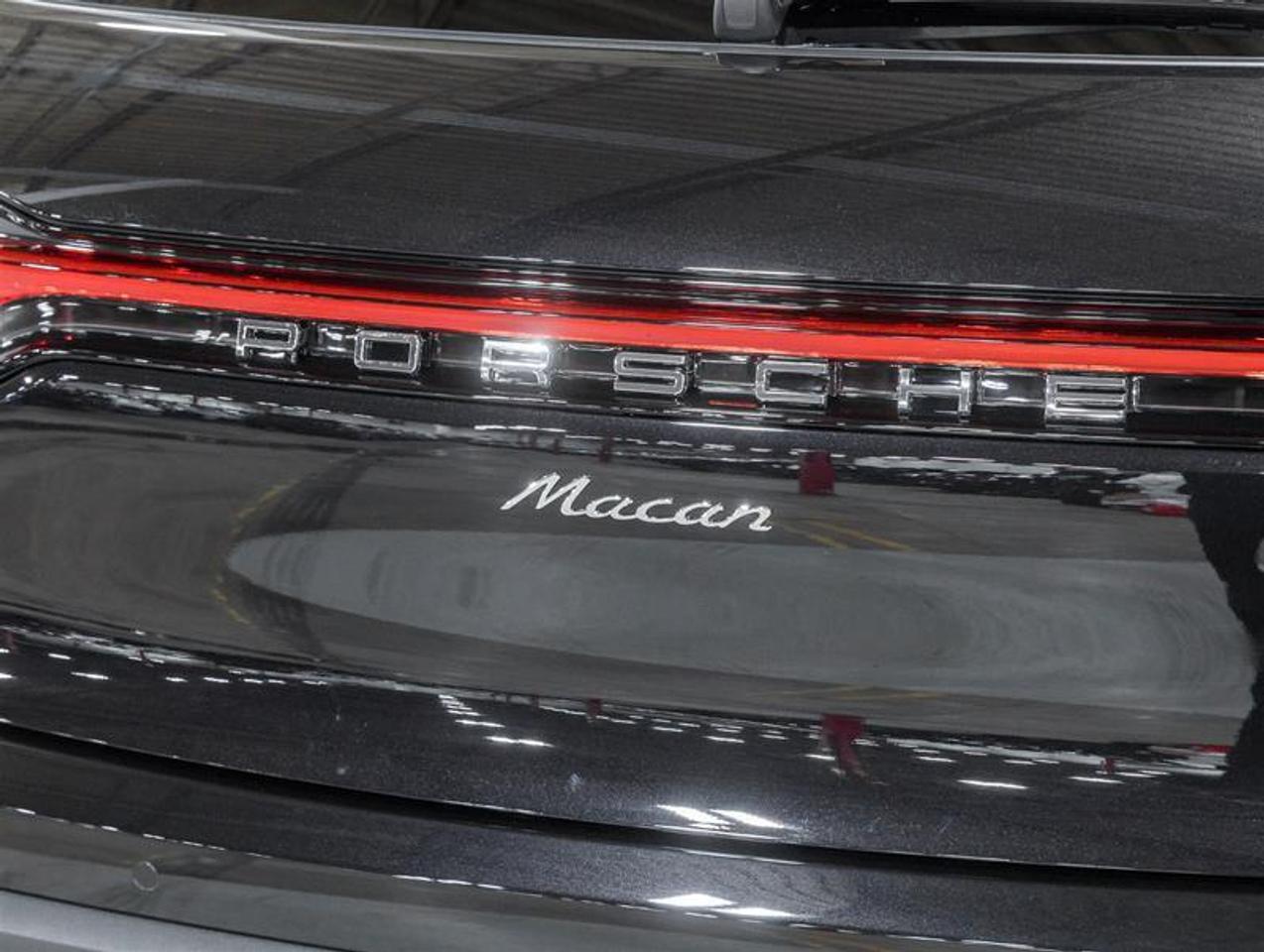 2026 Porsche Macan  Photo