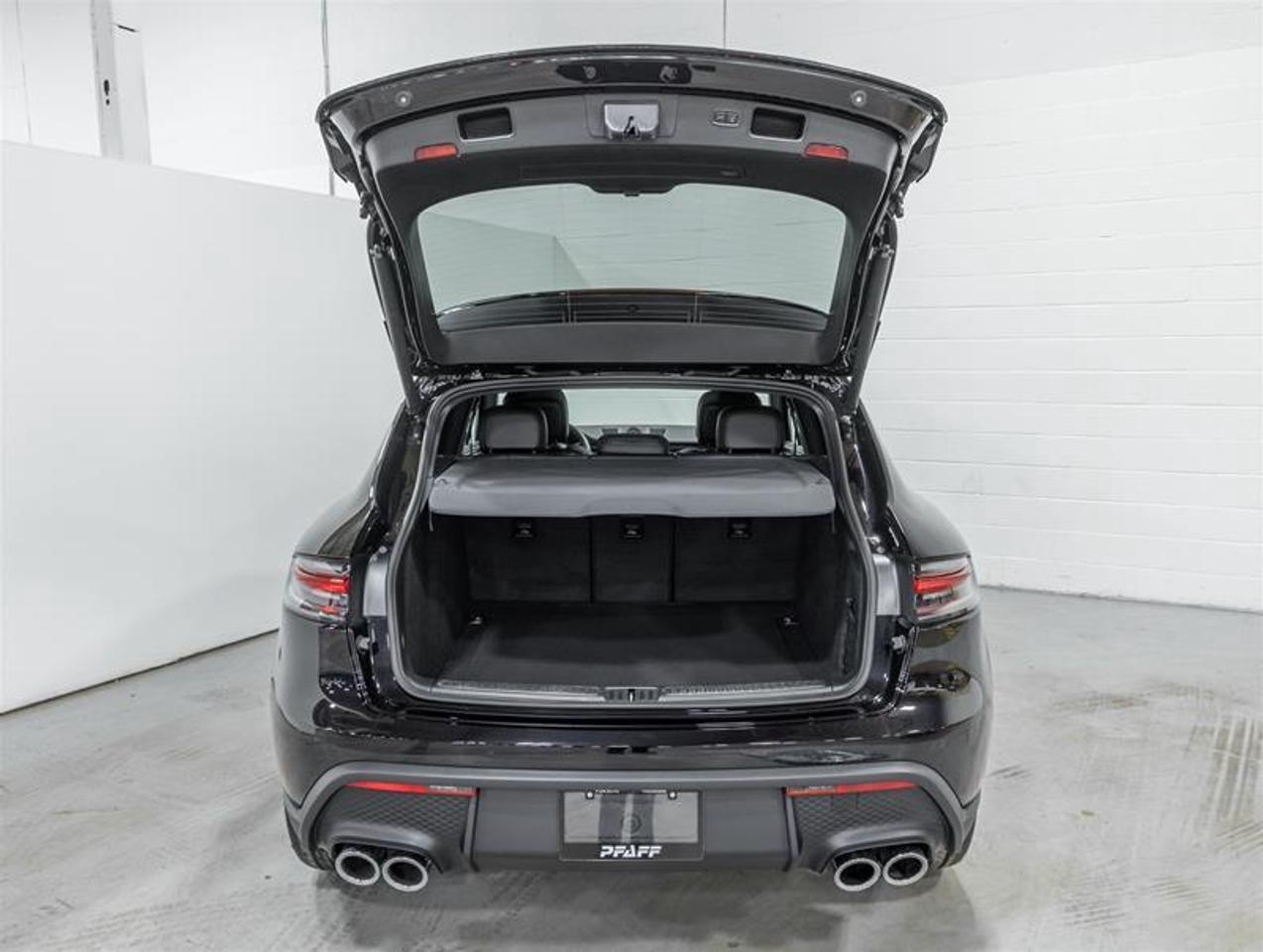 2026 Porsche Macan  Photo