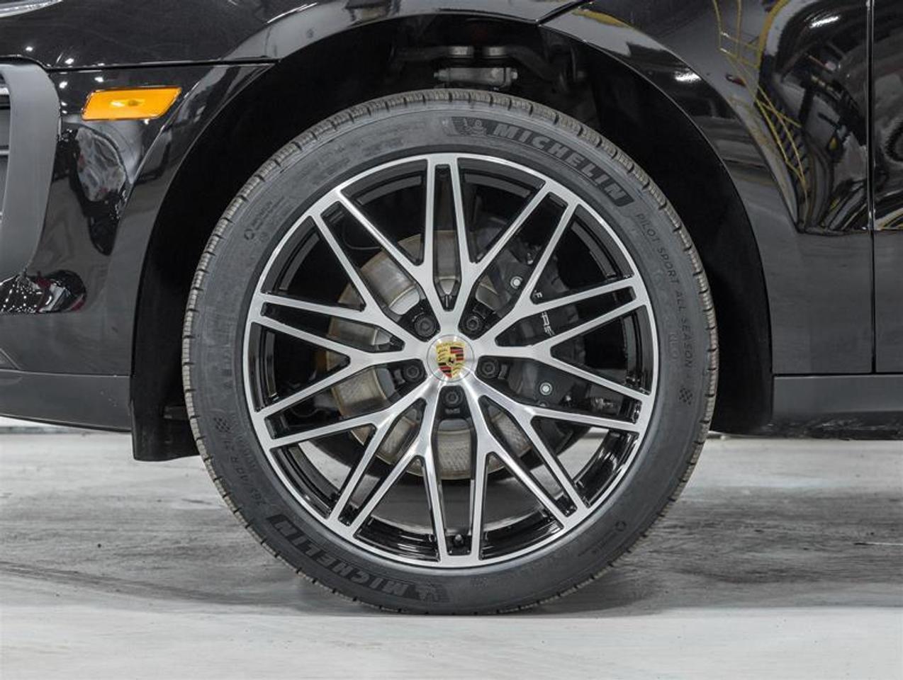 2026 Porsche Macan  Photo