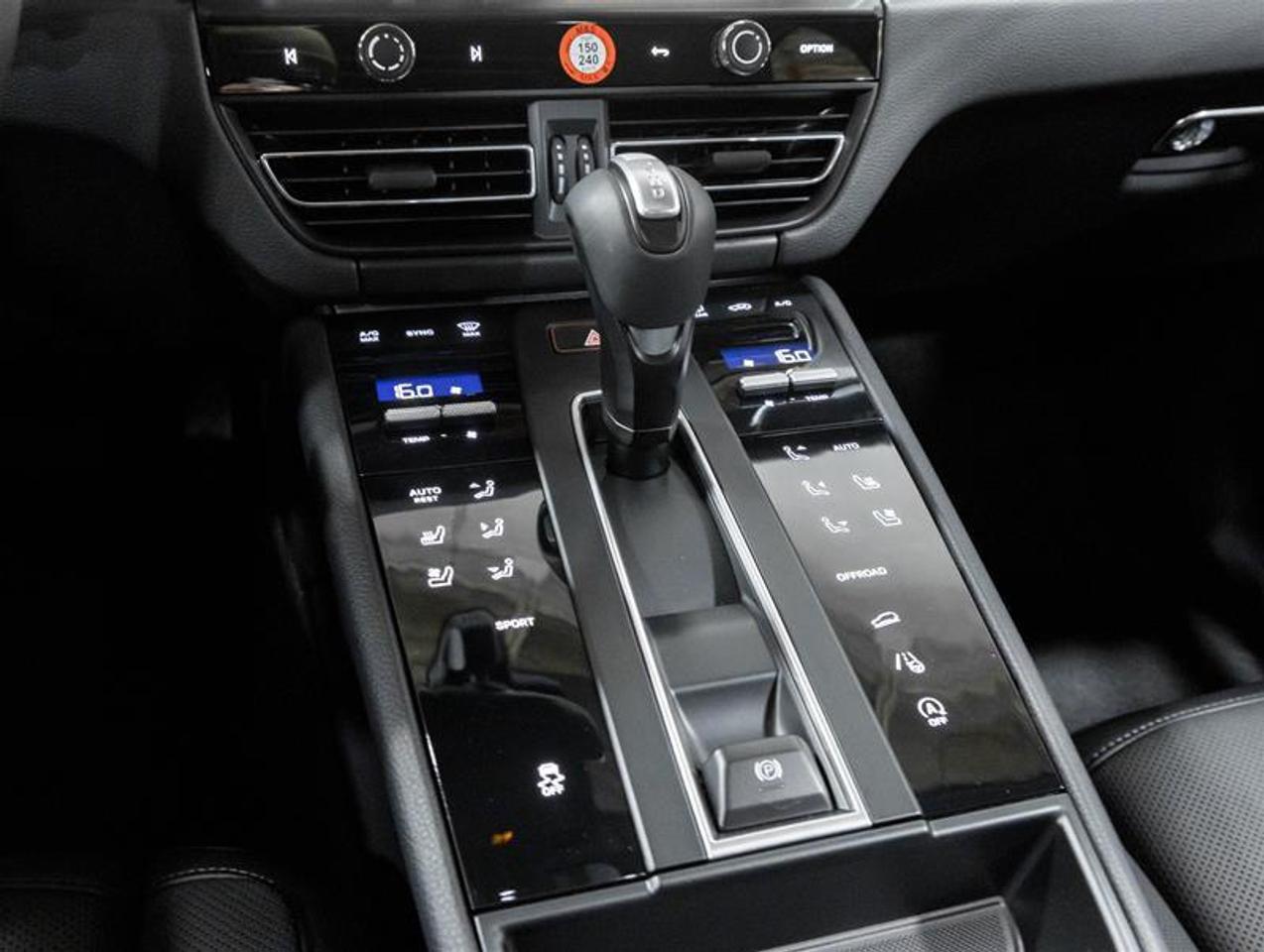 2026 Porsche Macan  Photo