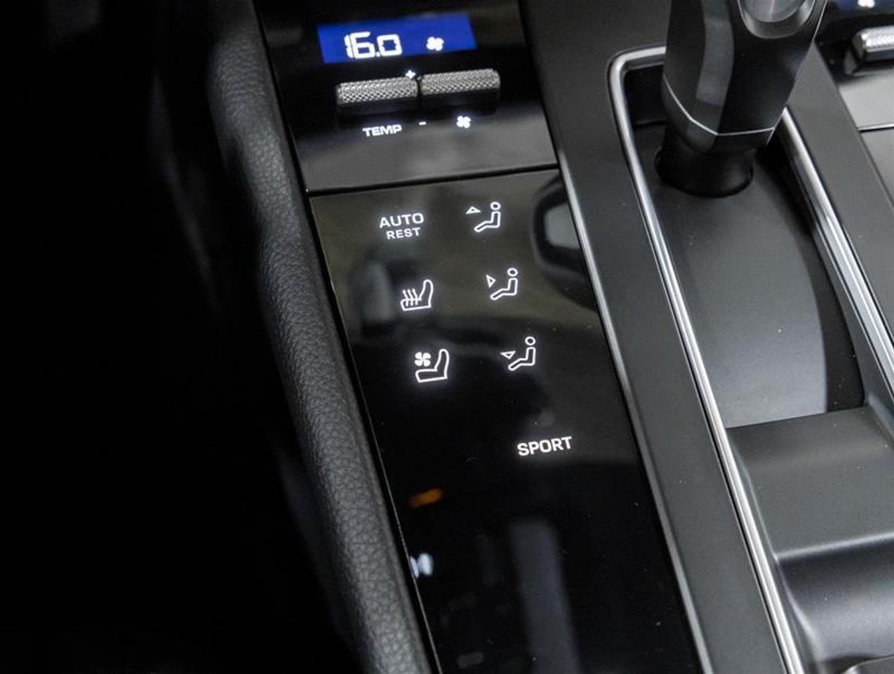 2026 Porsche Macan  Photo