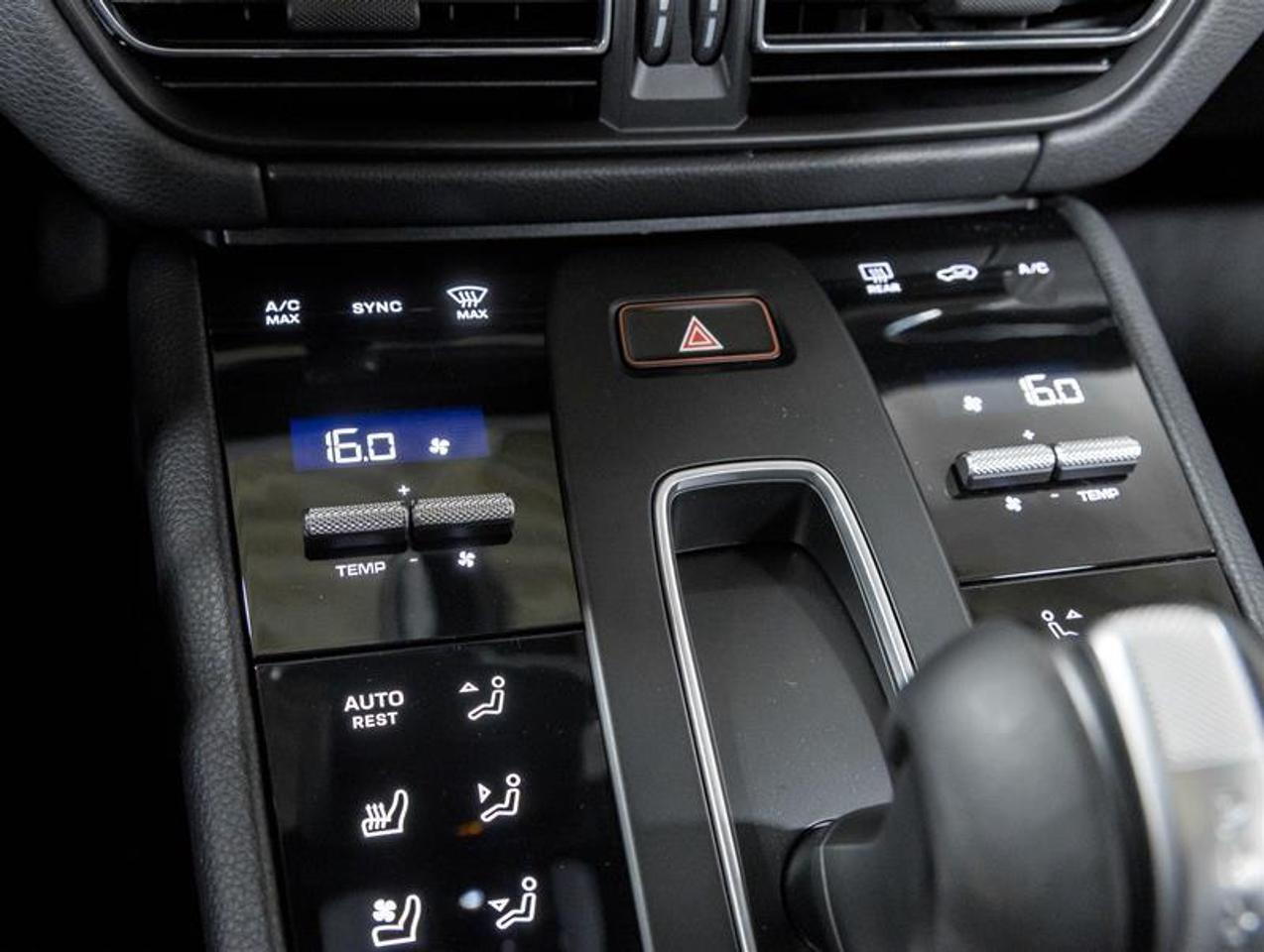 2026 Porsche Macan  Photo