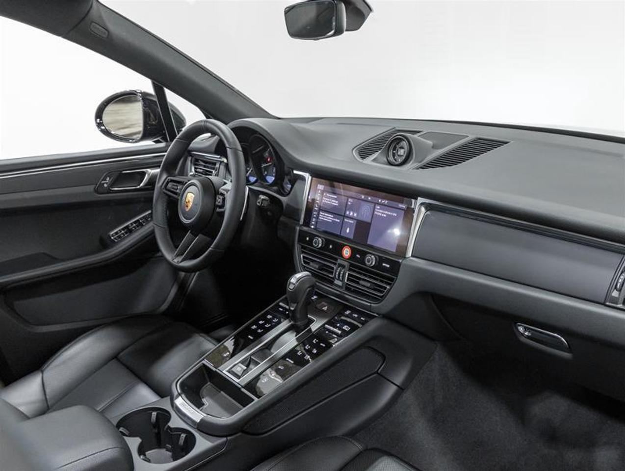 2026 Porsche Macan  Photo