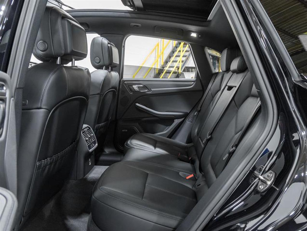 2026 Porsche Macan  Photo
