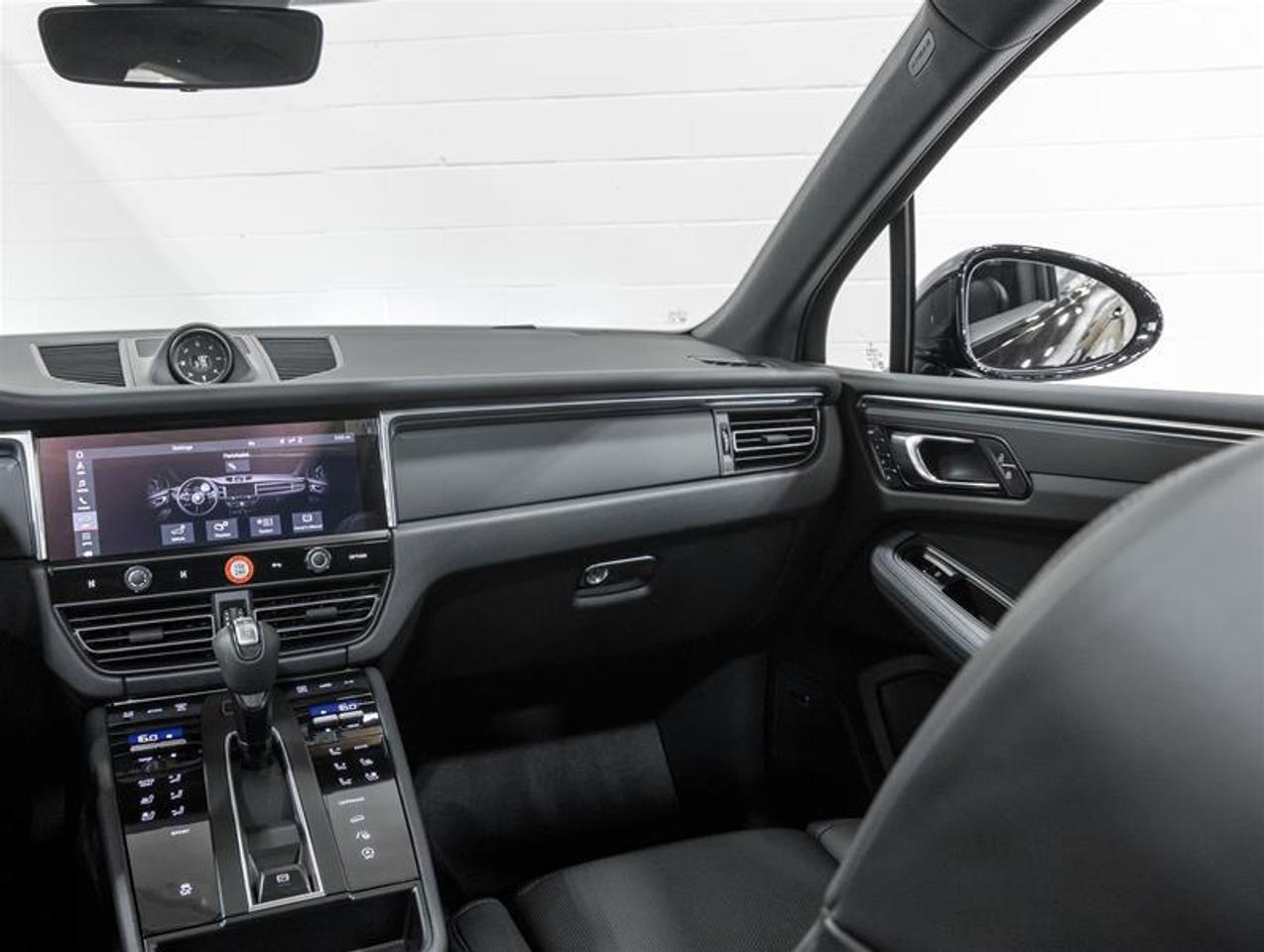 2026 Porsche Macan  Photo