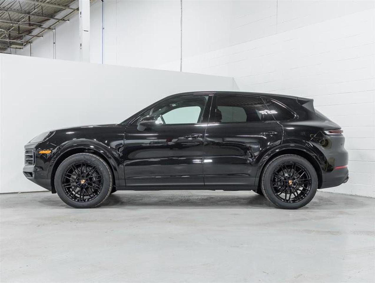 2026 Porsche Cayenne  Photo3