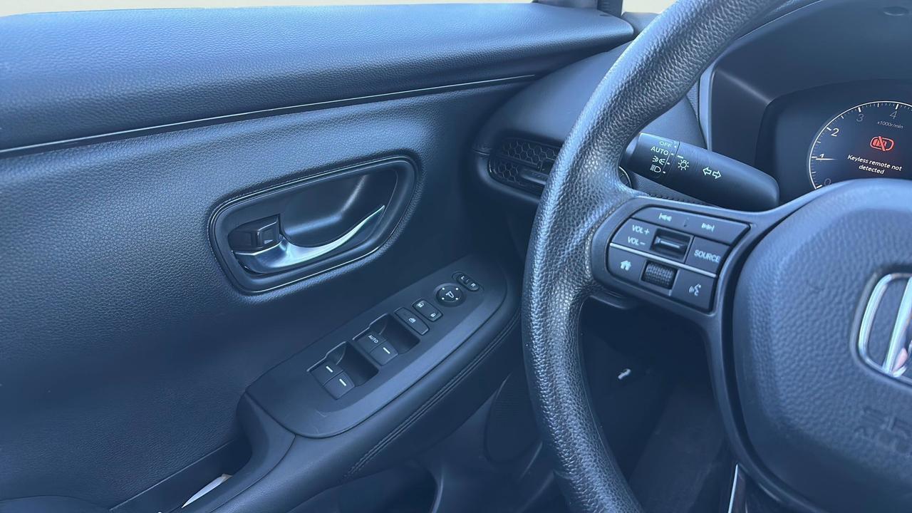 2025 Honda HR-V LX Photo