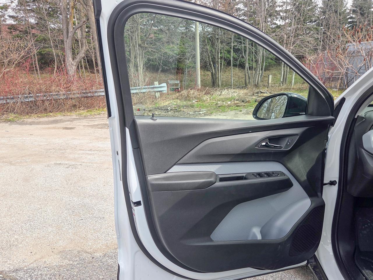 2027 Chevrolet Bolt LT Photo