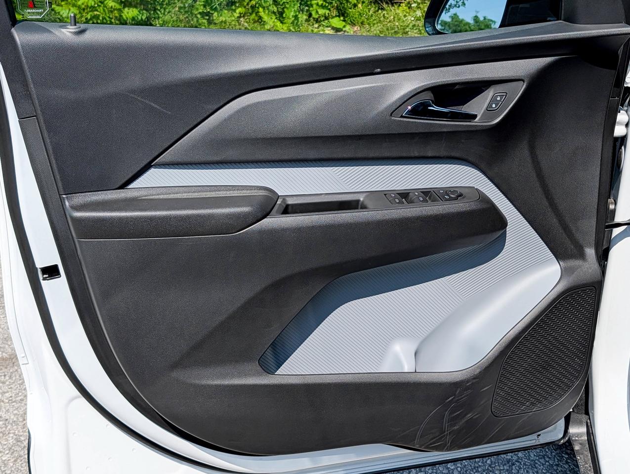 2027 Chevrolet Bolt LT Photo