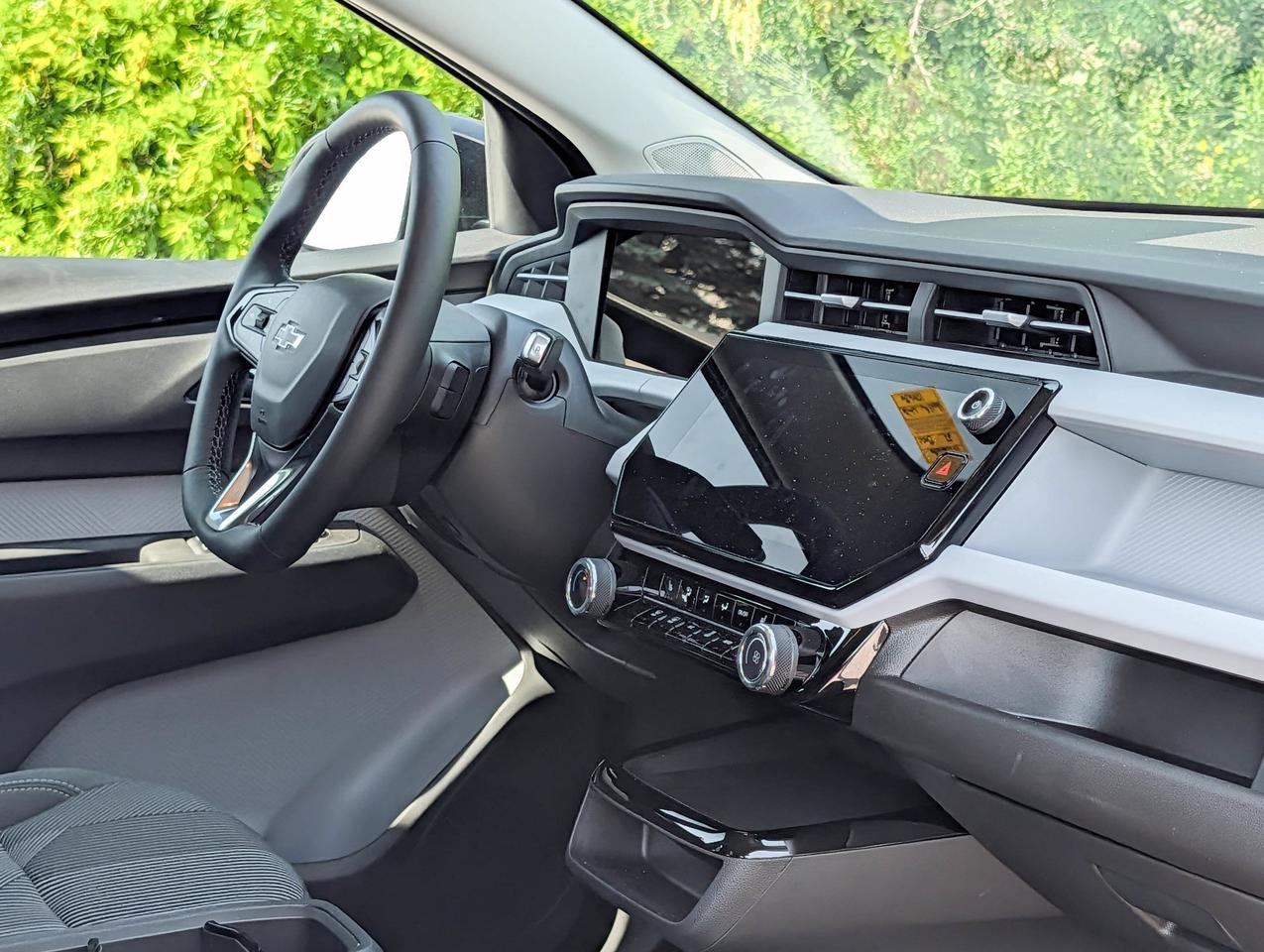 2027 Chevrolet Bolt LT Photo