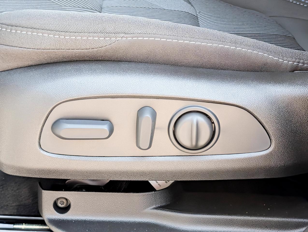 2027 Chevrolet Bolt LT Photo