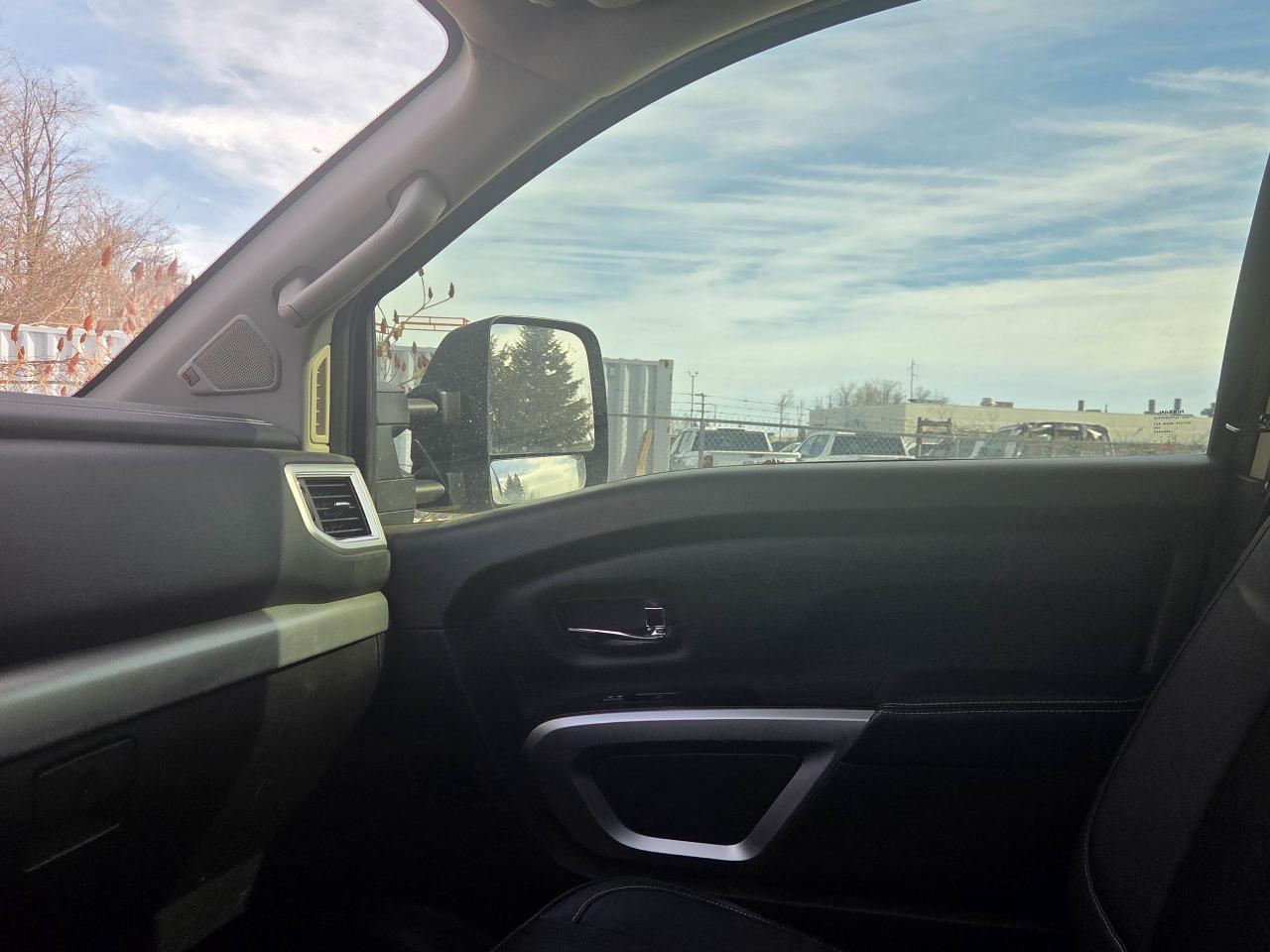 2018 Nissan Titan Pro-4X Photo