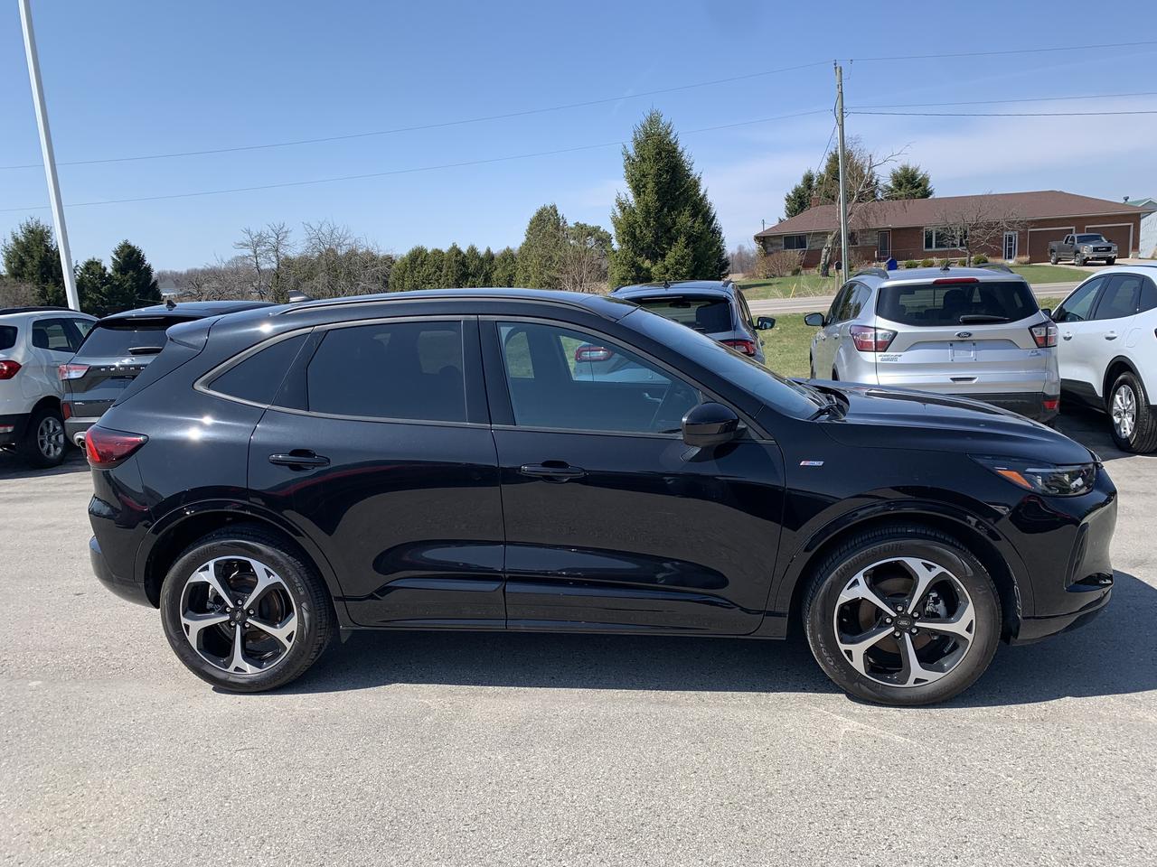 2024 Ford Escape ST-Line Elite AWD Photo3
