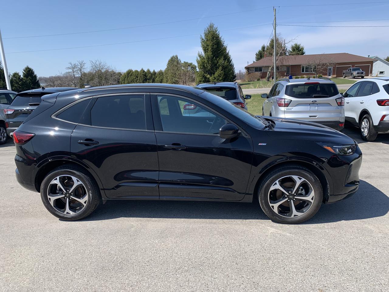 2024 Ford Escape ST-Line Elite AWD Photo4