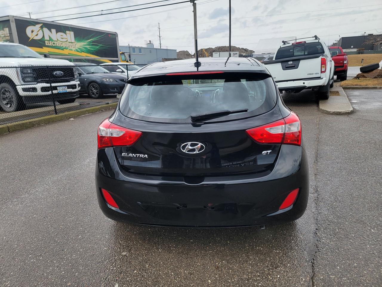 2017 Hyundai Elantra GT SE | GT | HATCHBACK Photo3