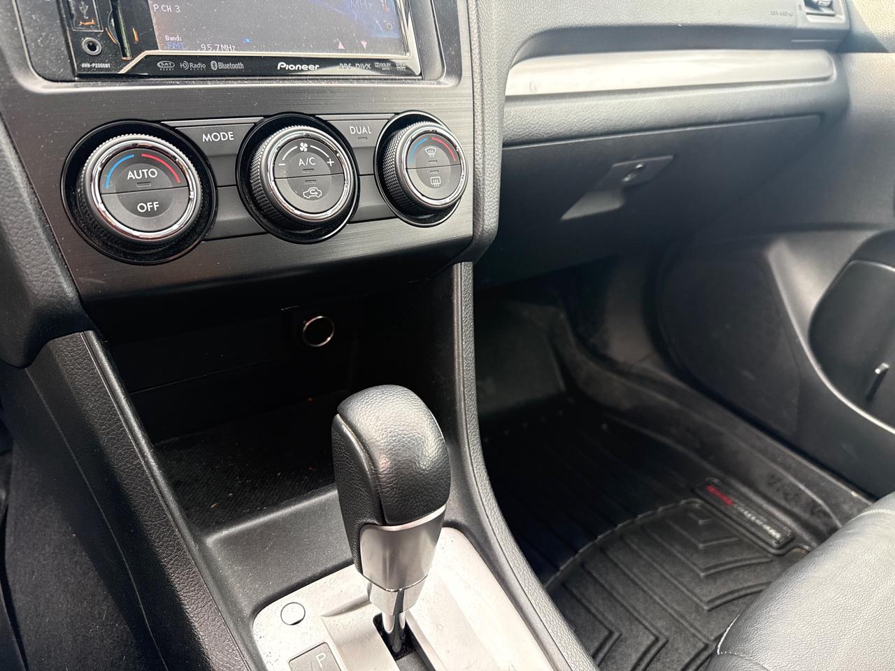 2012 Subaru Impreza 2.0i Limited Package (CVT) 4dr Hatchback Photo