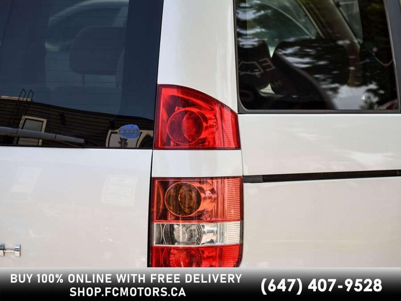 2003 Toyota NOAH JAPAN IMPORT   RIGHT HAND DRIVE Photo