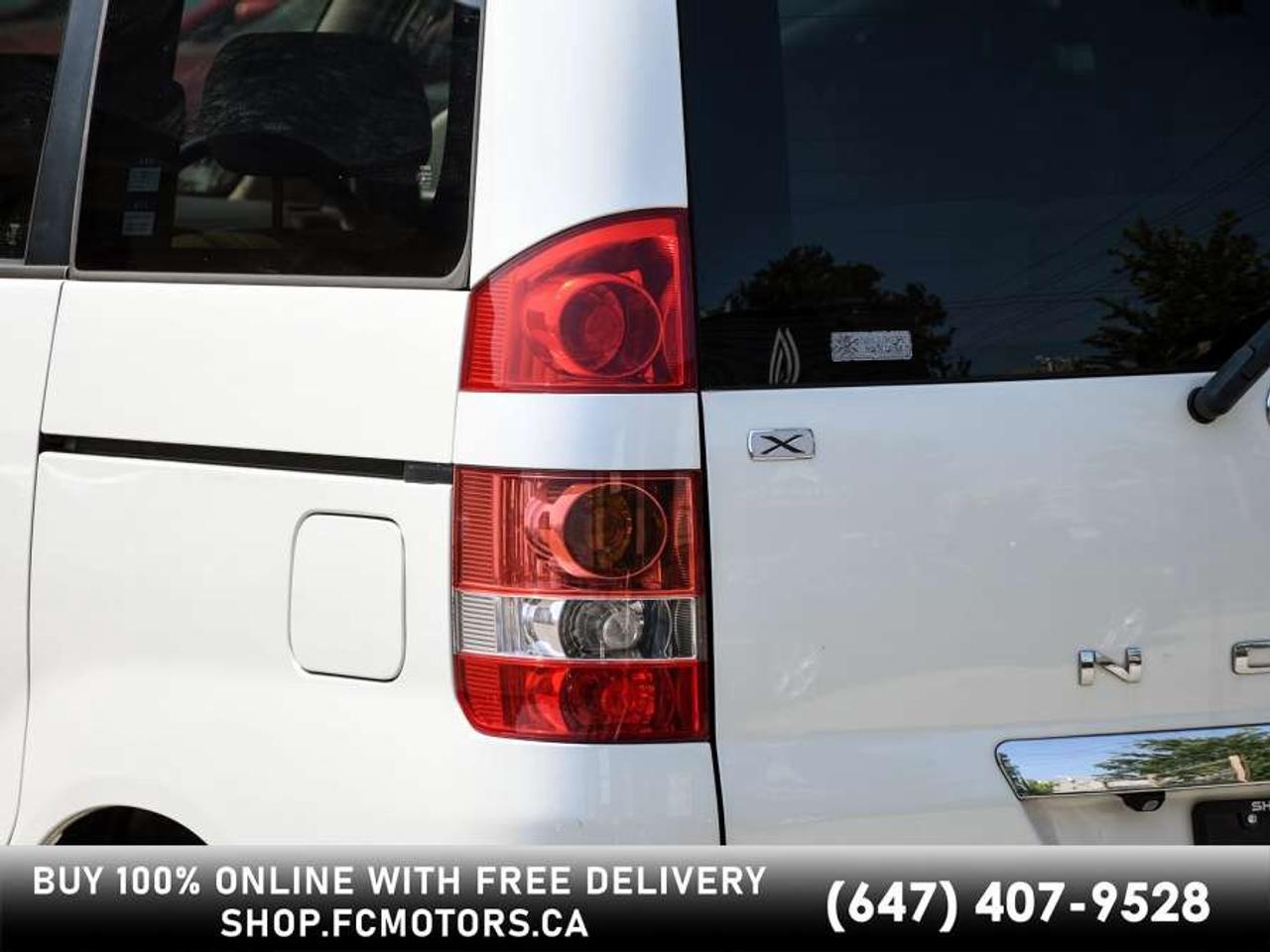2003 Toyota NOAH JAPAN IMPORT   RIGHT HAND DRIVE Photo
