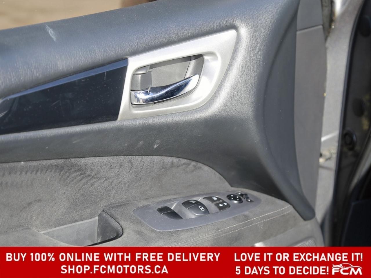 2016 Nissan Pathfinder SV AWD ~AUTOMATIC, FULLY CERTIFIED WITH WARRANTY!! Photo