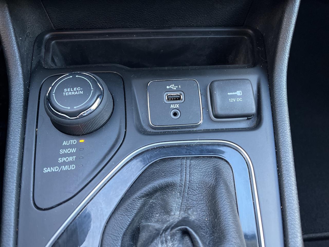 2021 Jeep Cherokee Altitude - Htd Leather - Navigation Photo