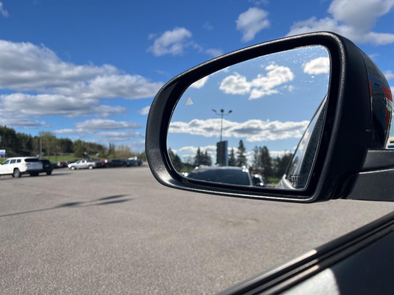 2023 Jeep Cherokee Altitude - Pano Sunroof - Adaptive Cruise Photo