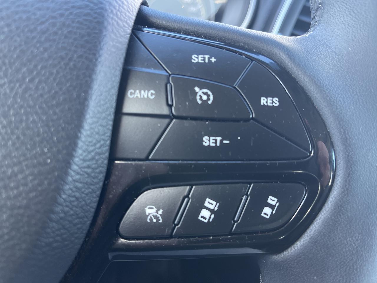 2023 Jeep Cherokee Altitude - Pano Sunroof - Adaptive Cruise Photo