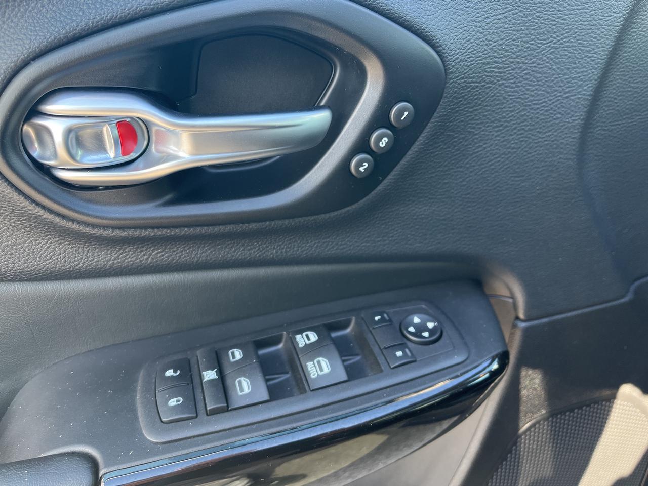 2023 Jeep Cherokee Altitude - Pano Sunroof - Adaptive Cruise Photo